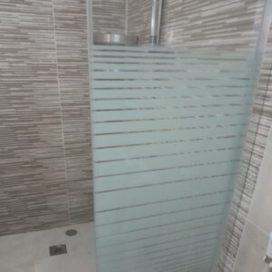 104 تركيب زجاج - فني زجاج - ارشد 94943726 - تفصيل زجاج - زجاج سيكوريت - تركيب زجاج سيكوريت - معلم زجاج - زجاج شاور بوكس - تركيب مرايا - زجاج ومرايا - سيكوريت